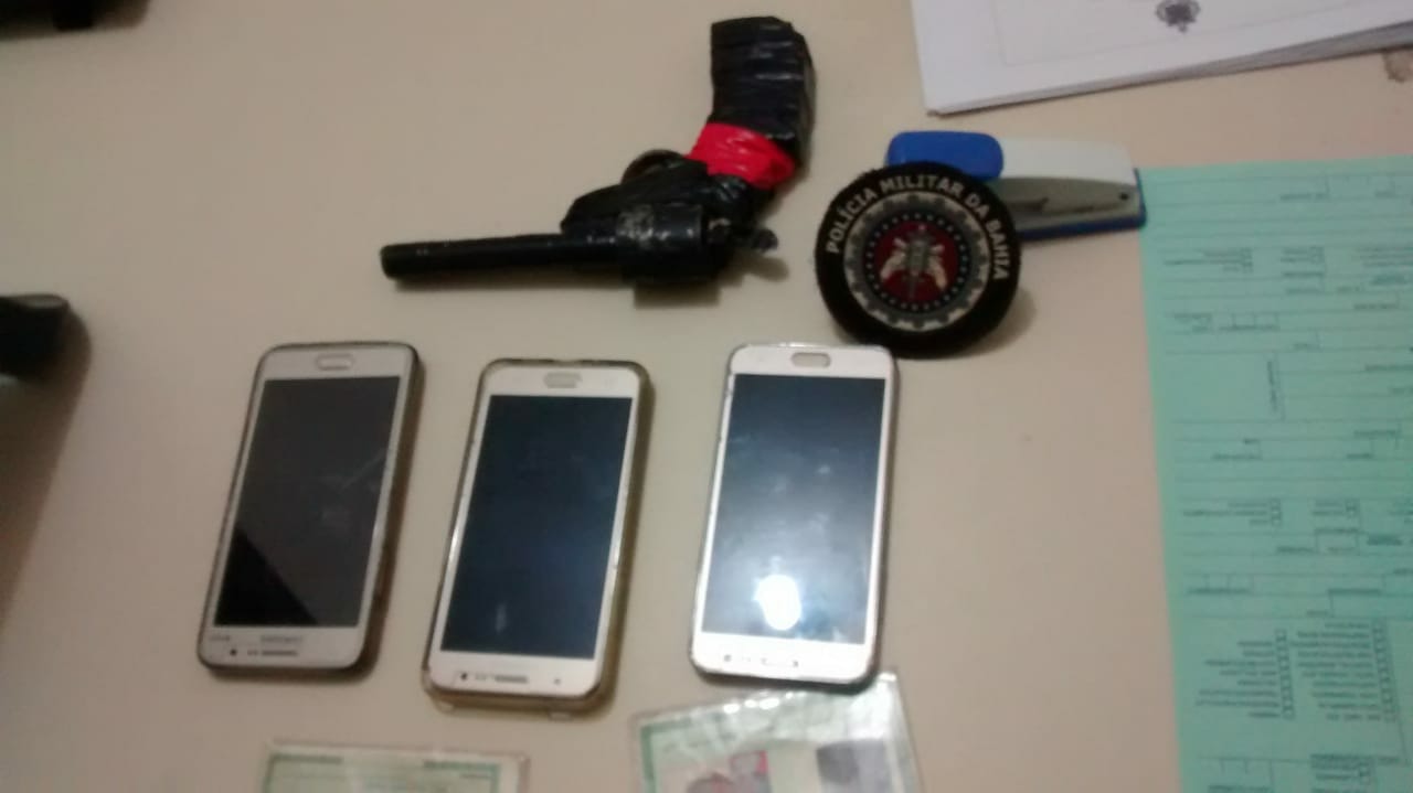 Policiais militares recuperam celulares roubados em Jacobina