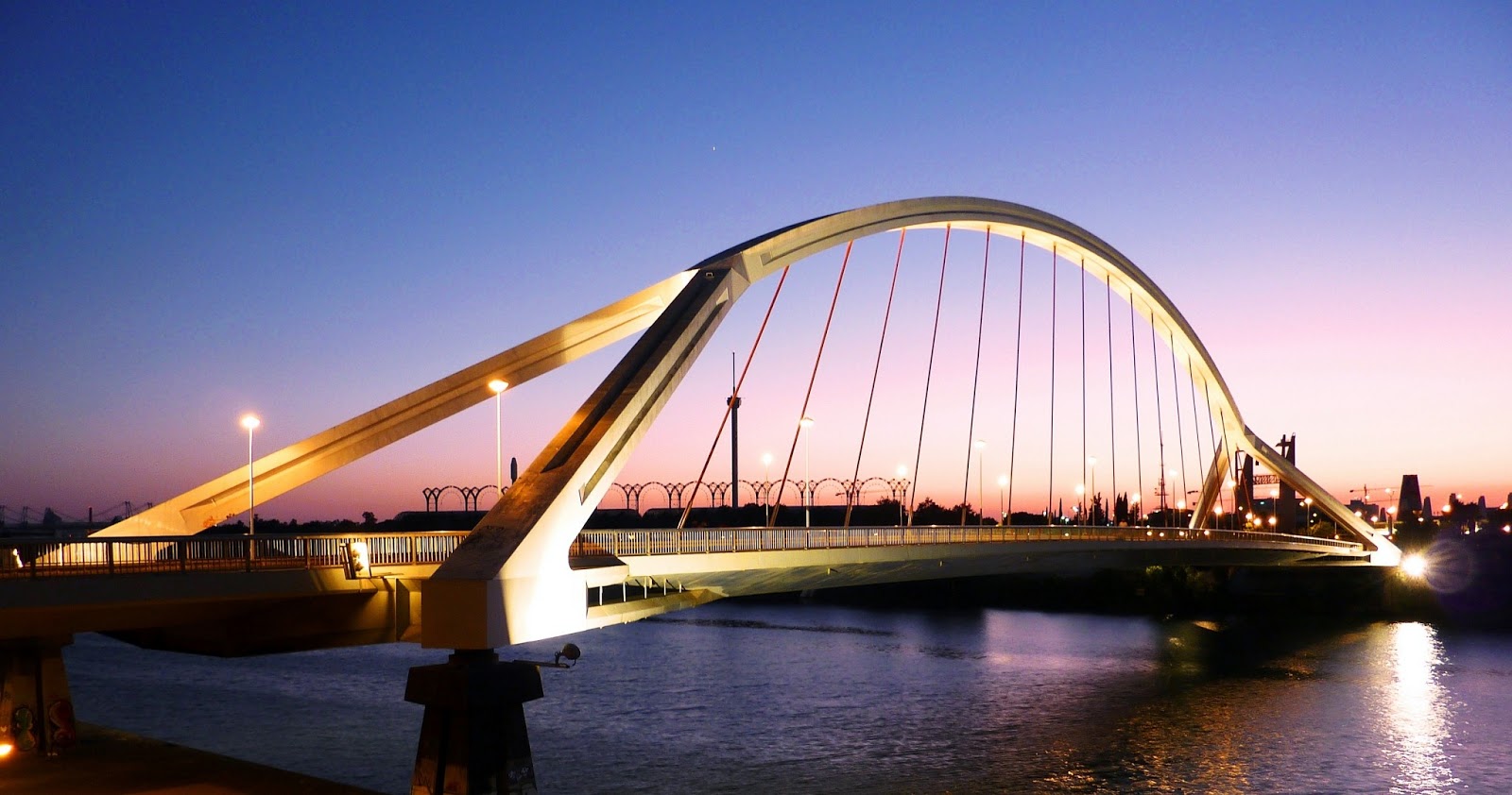 BLOG DE LUISMI. IyC. Puente de la Barqueta, Sevilla. Análisis de aspectos funcionales del puente. BLOG DE LUISMI. IyC. Puente de la Barqueta, Sevilla. Análisis de aspectos funcionales del puente.