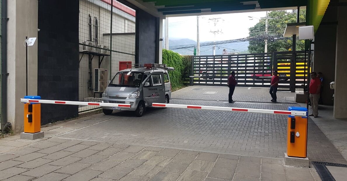 UHF passive long range RFID barrier gate management system