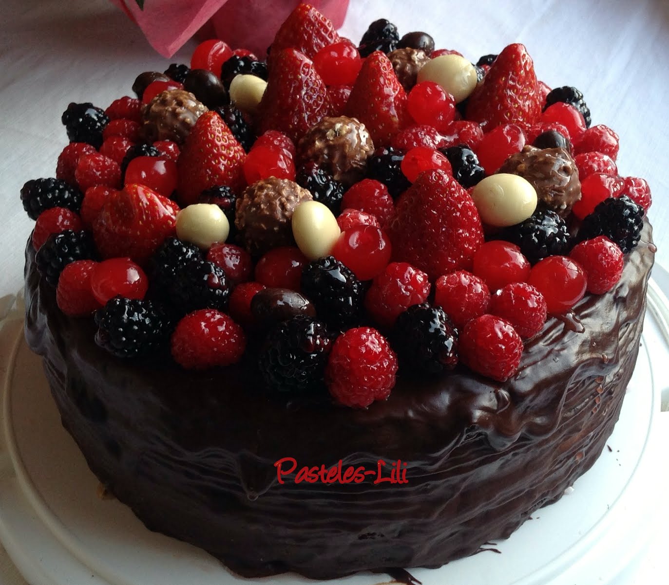 PASTELESLili Pastel Chocolate con frutos del bosque para Miguel46 Años