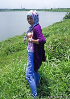 Keluarin Toket Dari Baju Saat Di Luar Rumah Nekat Banget Jadi Yang Tersexy Net