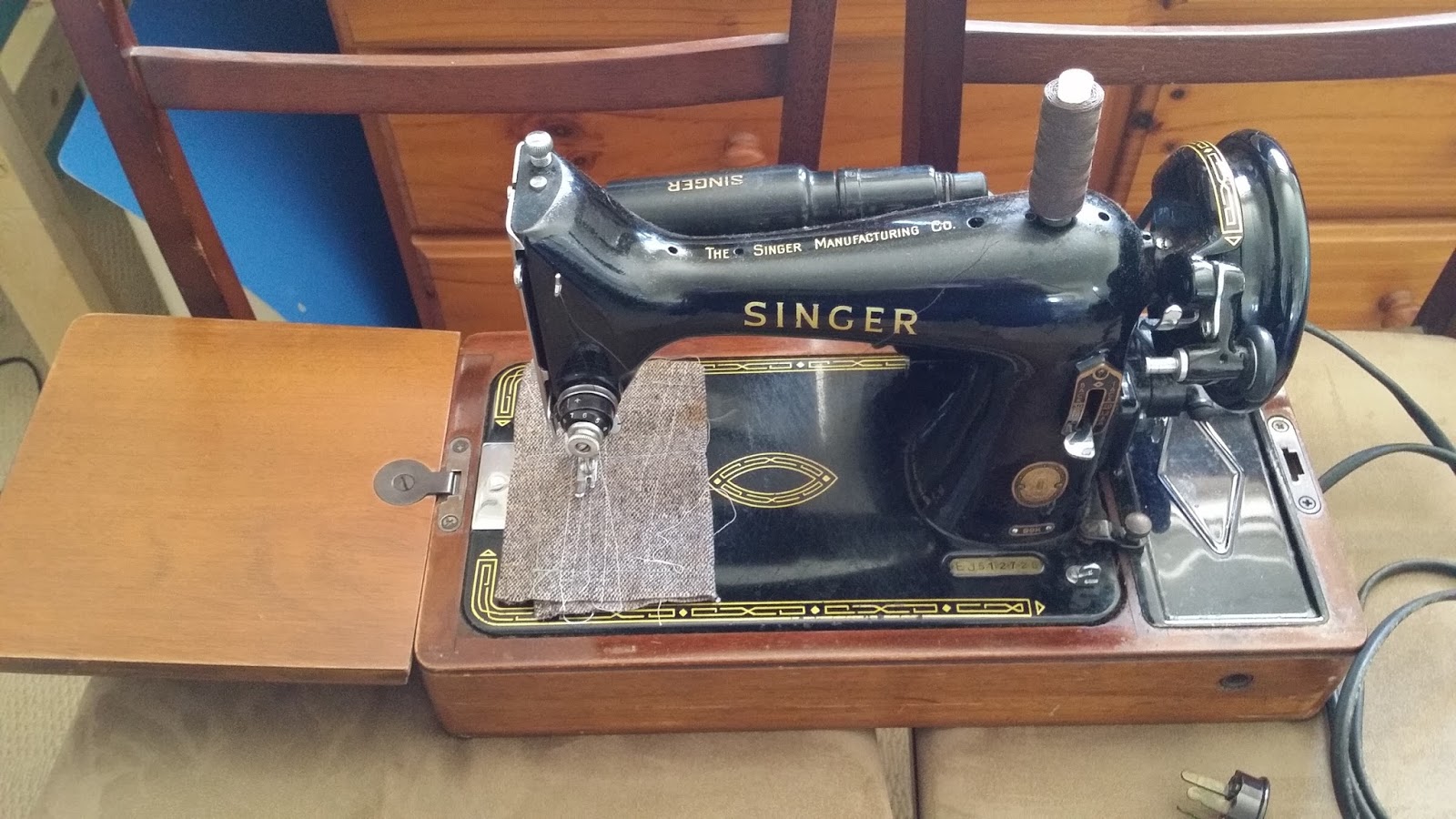 Machine 1954 Singer 99K Knee Lever Control