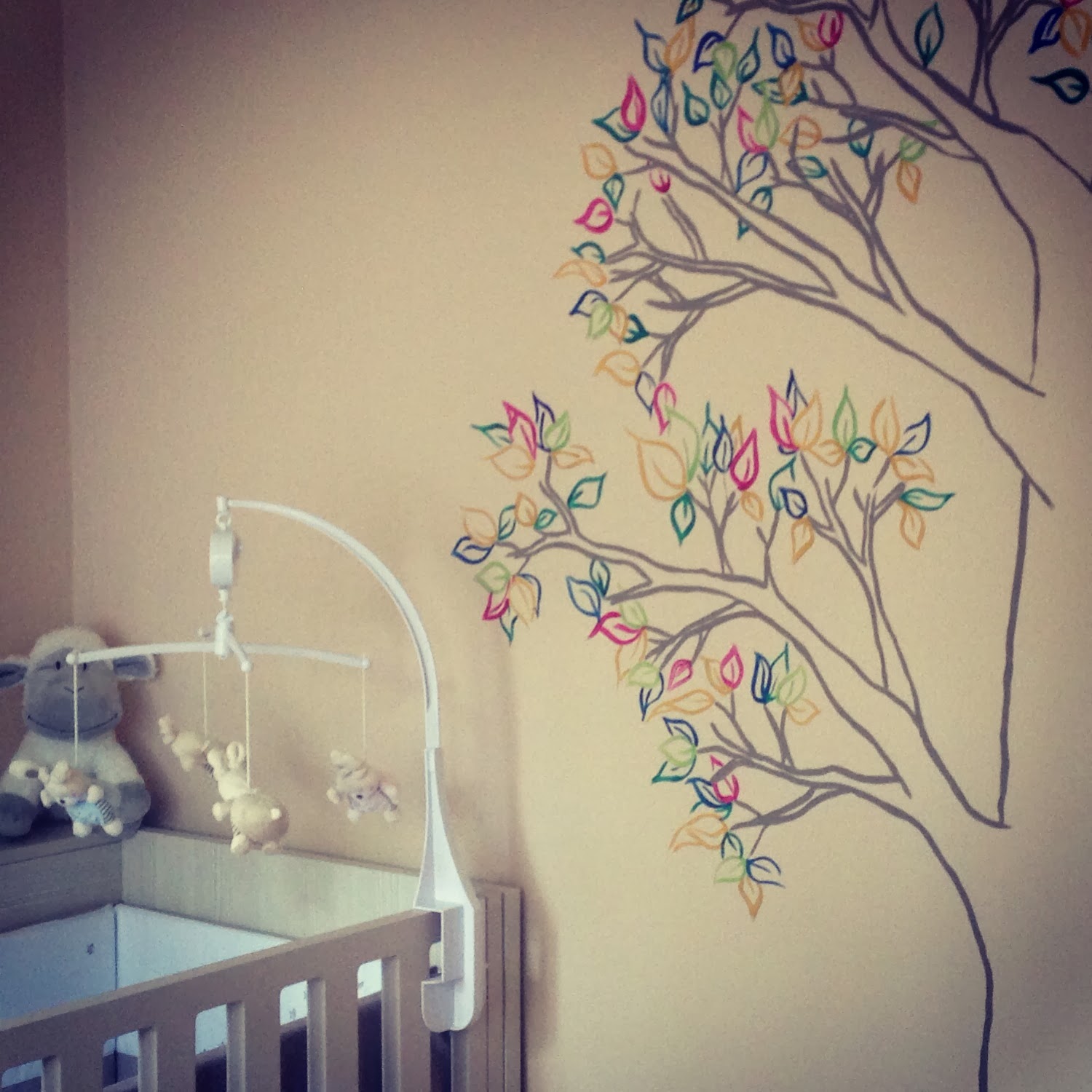 MURAL PARA MARTINA_ÁRBOL DE COLORES - Rojosillón