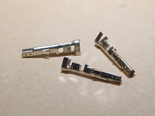 molex39-00-0066・4.2mmピッチ ニューミニフィット ターミナル
全長14.7㎜と短く変な形状
クリックで少し大きな画像で確認できます。
この辺が私のカメラでは限界です(笑) molex39-00-0066・4.2mmピッチ ニューミニフィット ターミナル