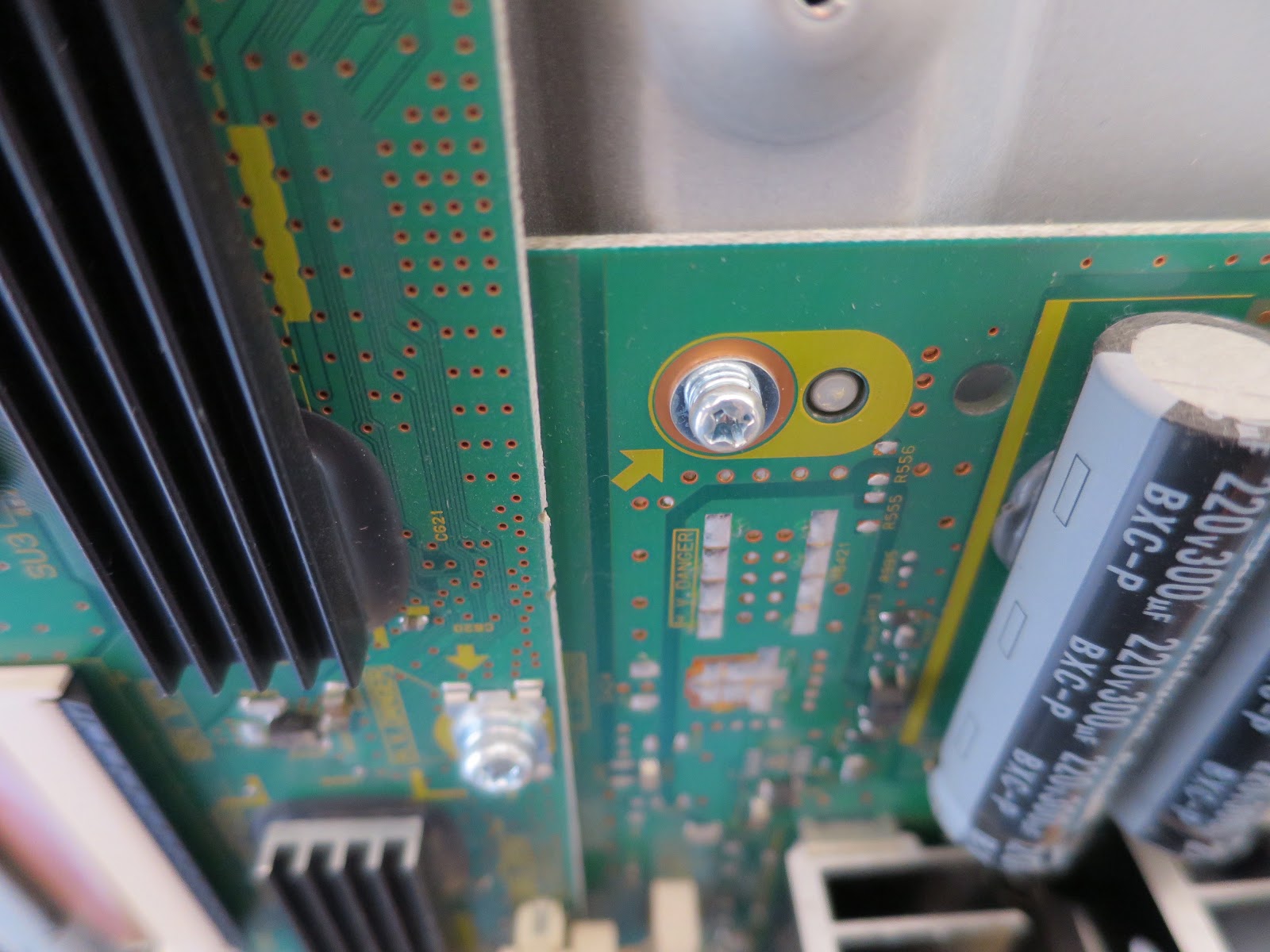 They also finally stopped using SMD power transistors and returned to  decent heatsinks. Who needs silly super-flat TVs, anyway? I think those  scan boards ...