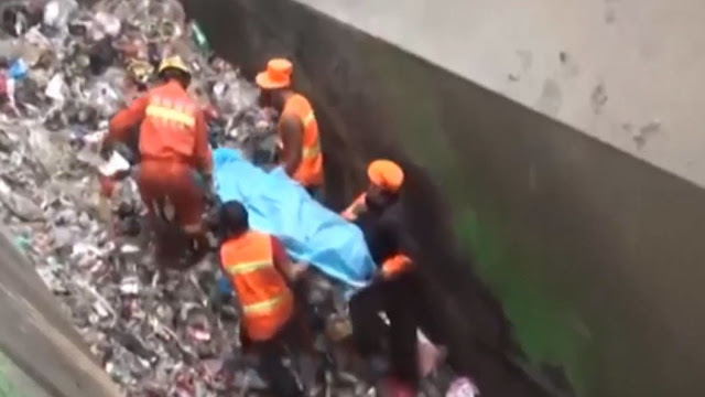 عامل صيني يدفن حيا تحت جبل القمامة