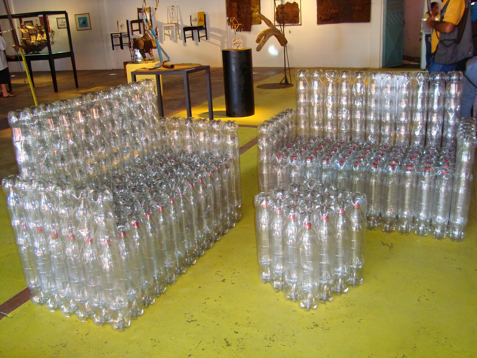 Мебель из пластиковых бутылок: кресло и диван своими руками, с подробным описанием и фото