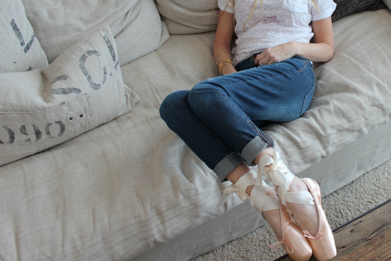 Breast cancer previvor, Michele of Hello Lovely Studio in pointe shoes ballet slippers