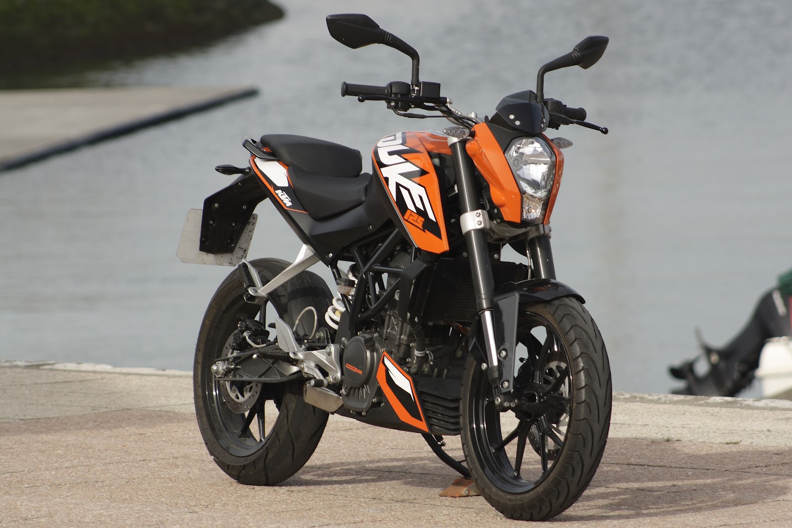 MOTOBLOGGER KTM DUKE 125