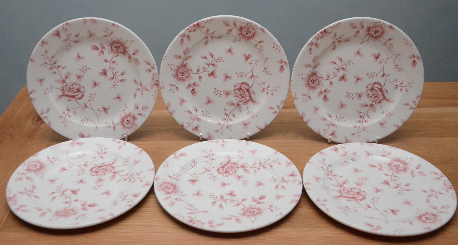Assiettes Churchill  Rose Chintz Cranberry 276mm (Lot de 6) main image 0