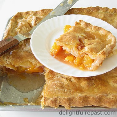 Peach Slab Pie / www.delightfulrepast.com