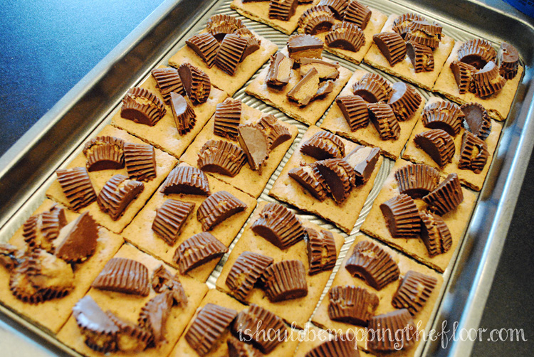 Easy Snack Grahams with Reese's Candy {and cute printable recipe card}