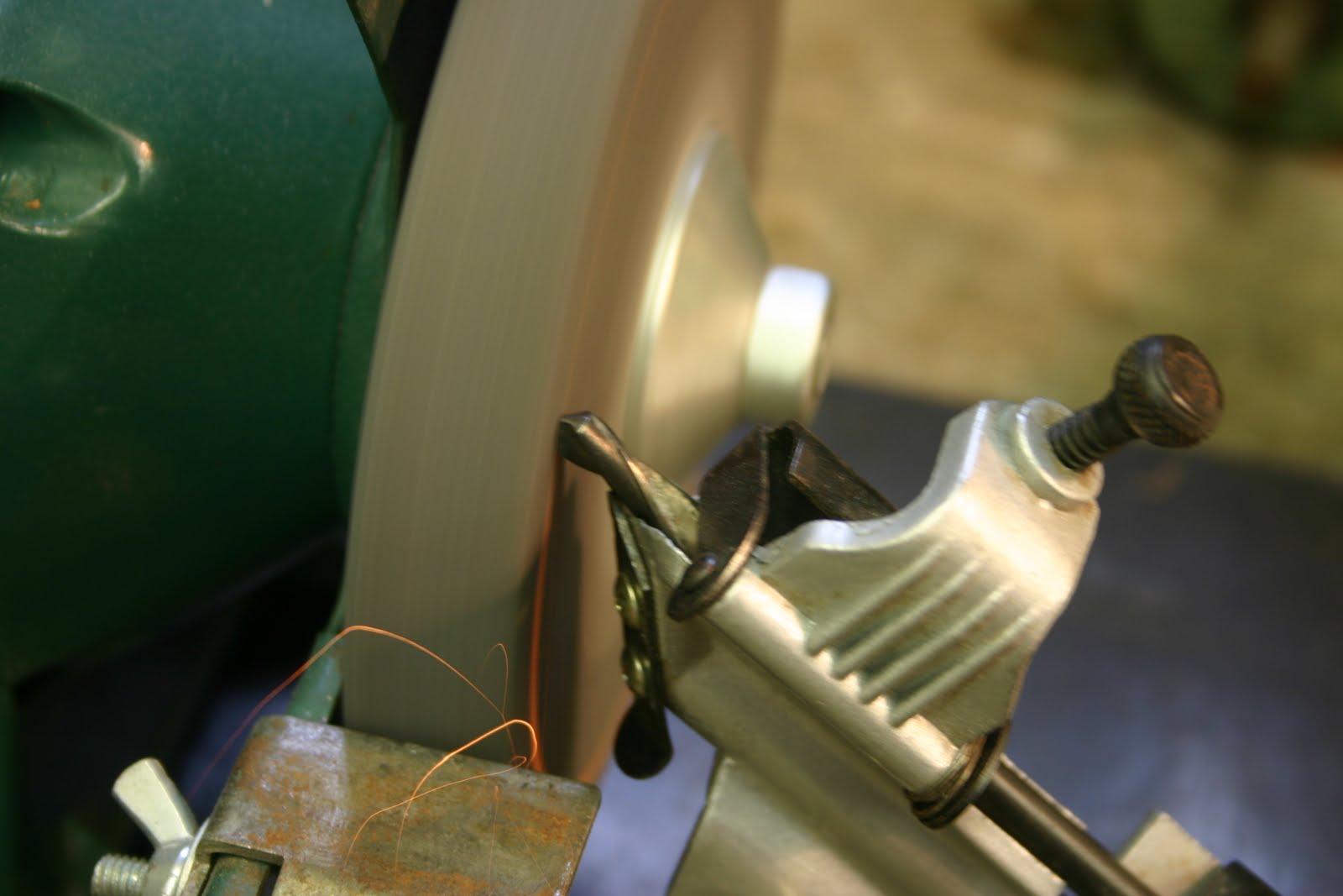 Pauls Werkstatt Bohrer Anschleifen