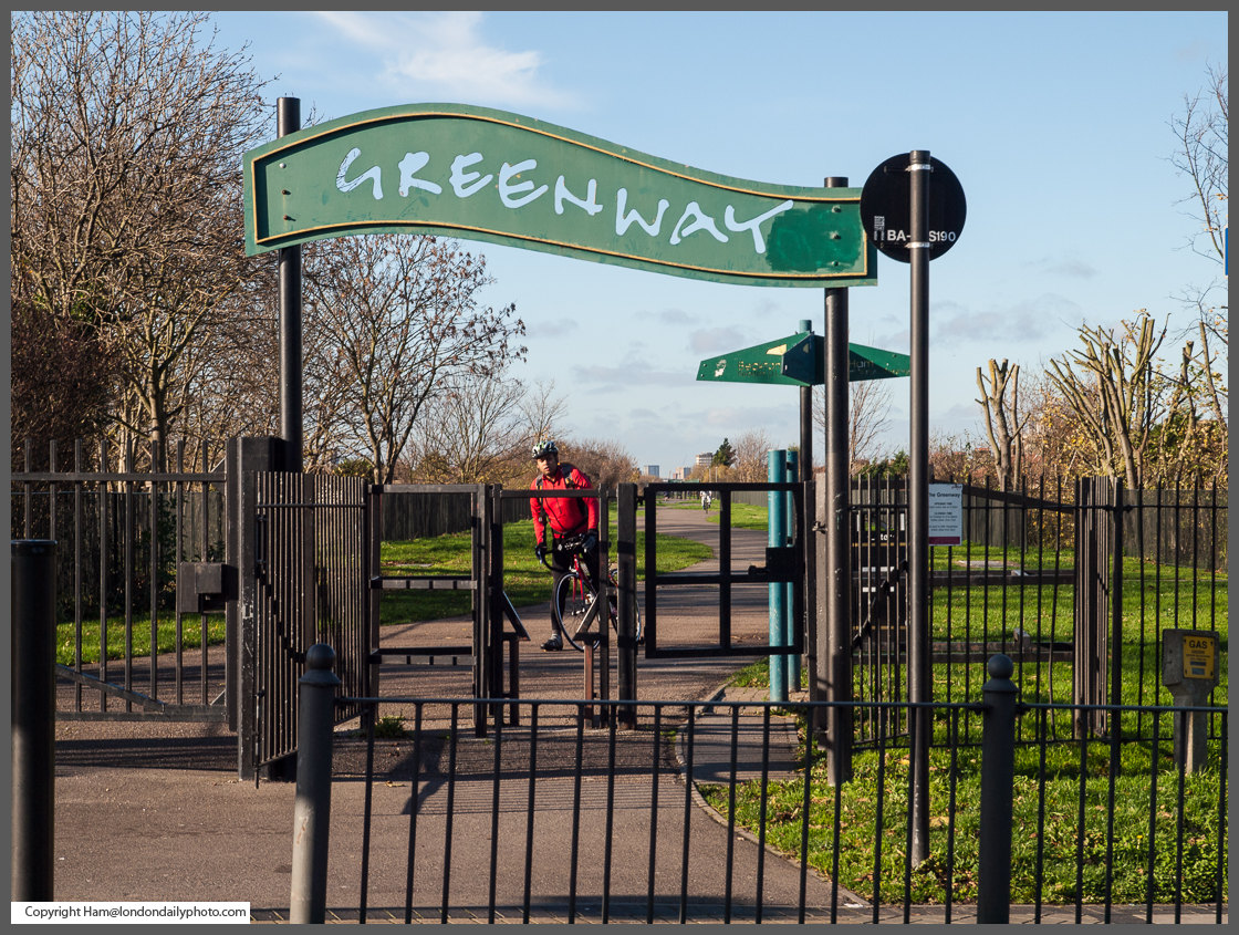 London Daily Photo Contrasts The Greenway