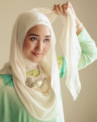 Padu padan Hijab ala dian Pelangi foto nabilah jkt48 hijab foto memakai hijab segi 4