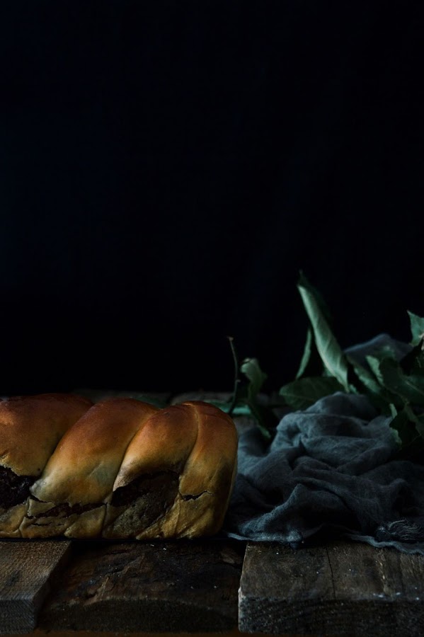 Cozonac, pan dulce relleno de chocolate y nueces para Pascua 