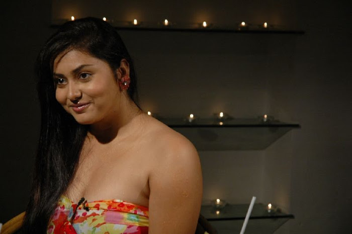 namitha in strapless gown