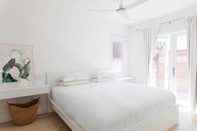 UNA CASA EN VENICE DECORADA EN BLANCO, BEIGE Y AZUL MARINO [] HOUSE IN