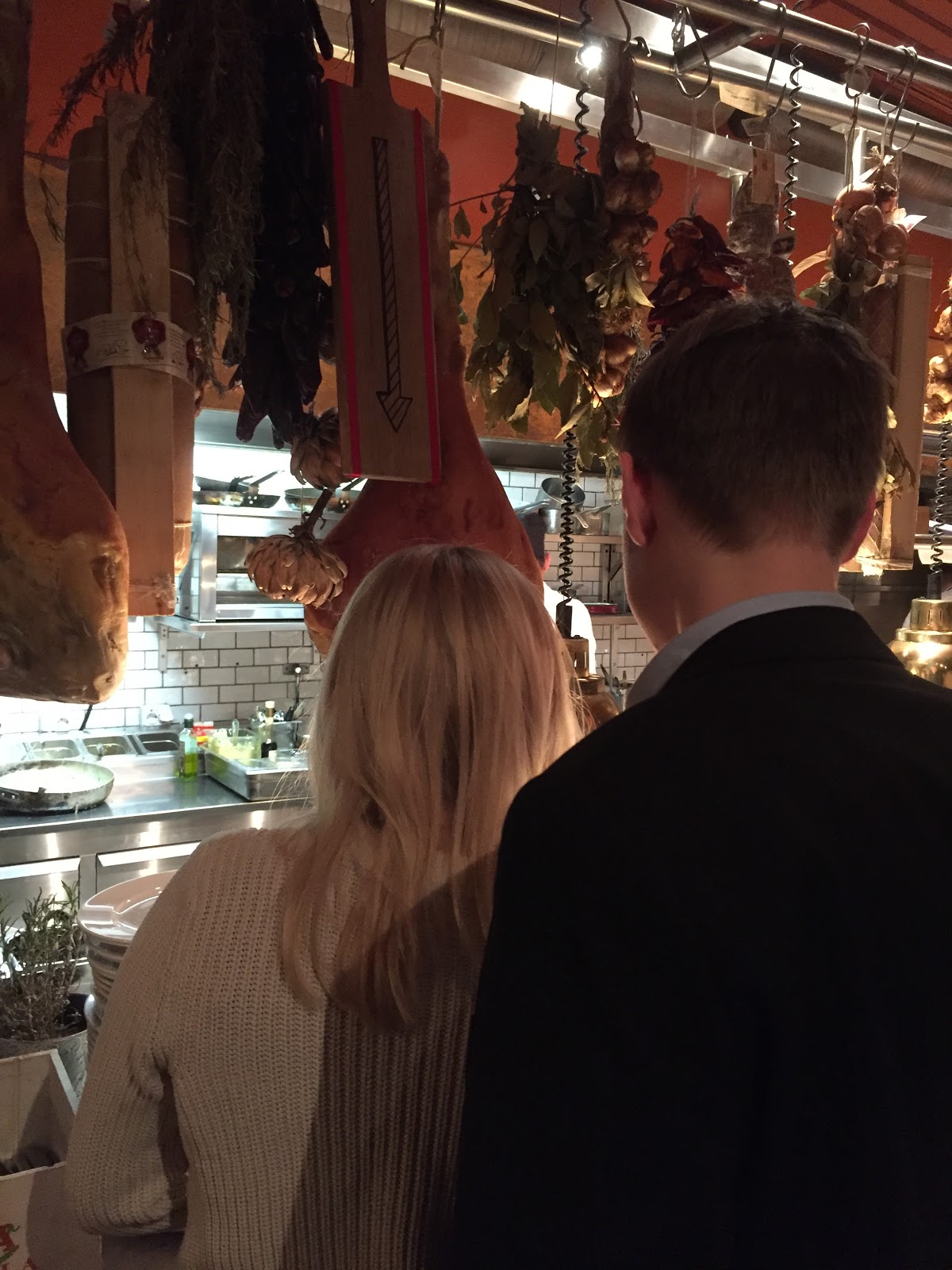 En jordemors liv och lustar Trattorians julbord