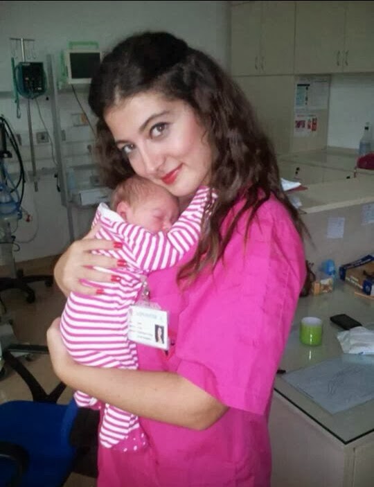 YENİDOĞAN YOĞUN BAKIM HEMŞİRESİ SEVGİLİ ASRIN VE MİNİK