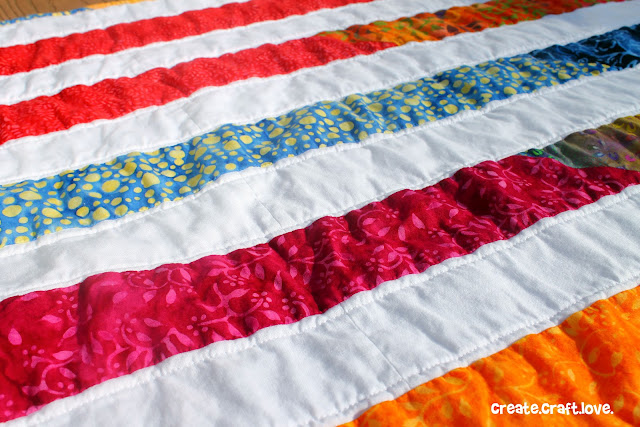 Island Beach Quilt via createcraftlove.com #quilting #sassypacks