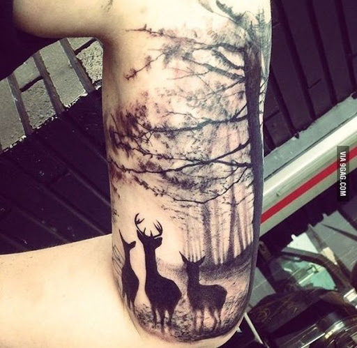 Veados, assim como as árvores, também pode ser um símbolo de renascimento. Mais esse é apenas uma imagem magnífica e design digno de ser incorporado em sua pele uma vez por todas.