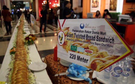 Unik, Sandwich Terpanjang di Indonesia