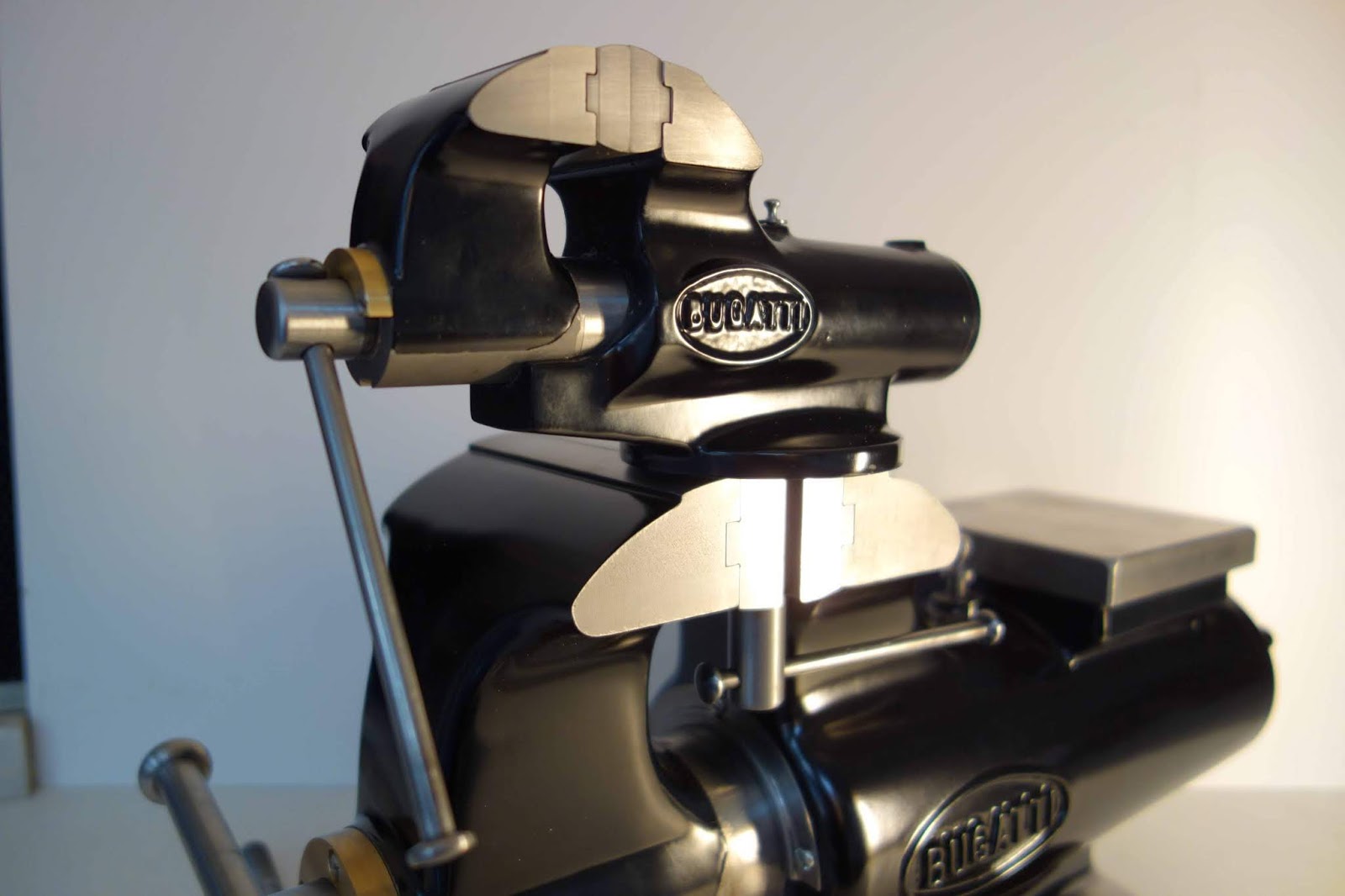 handverker bugatti vise