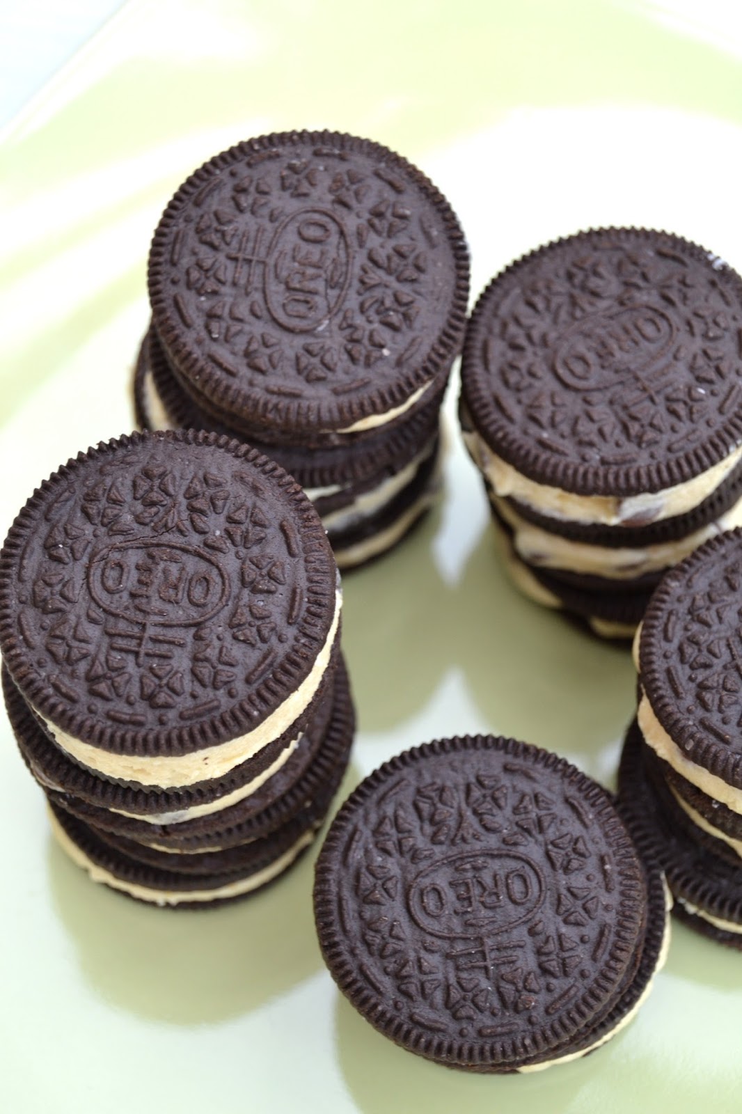 Cakeyboi Cookie Dough Stuffed Oreos