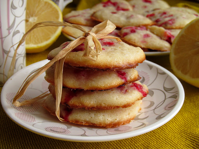 Лимонное печенье с красной  смородиной