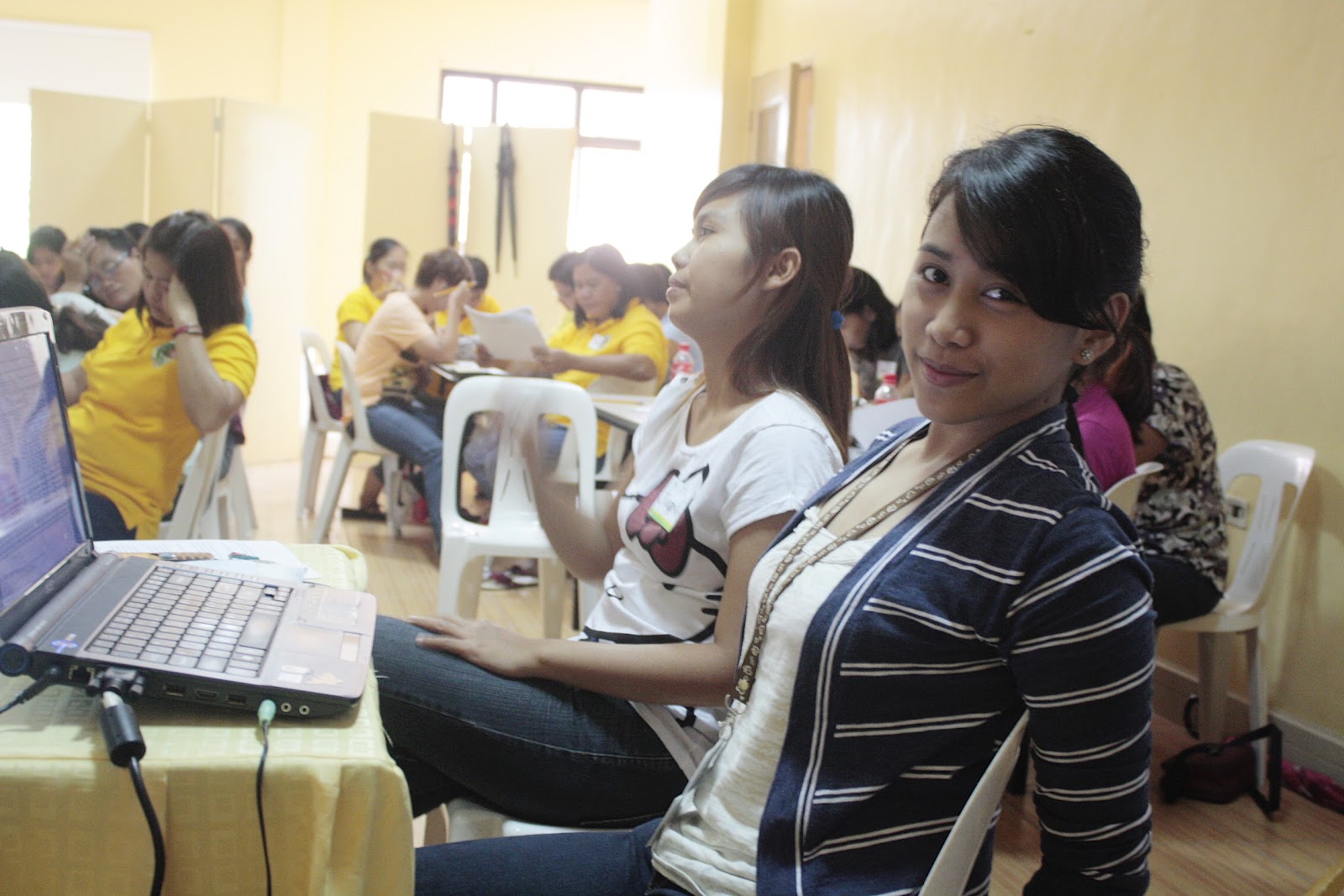 spreading happiness and awarenessÜ Happiness at Work D