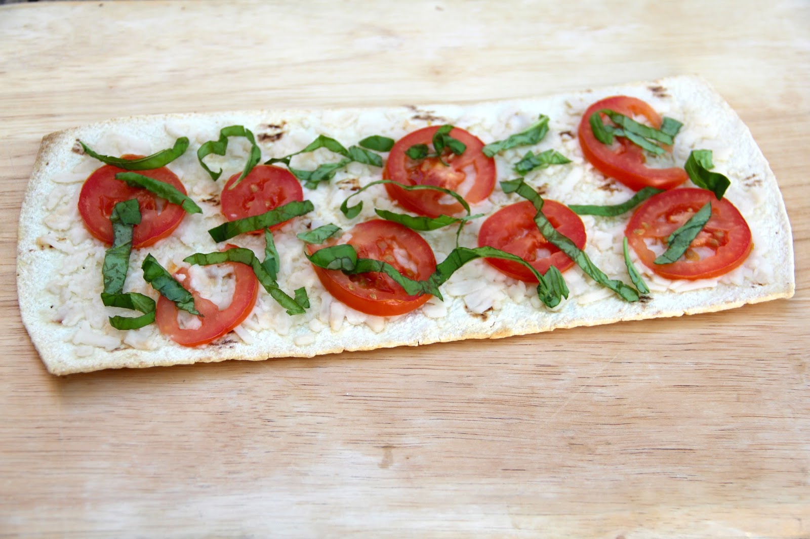 Little Miss Haute Couture Simple Margherita Flatbread Pizza {Flatout