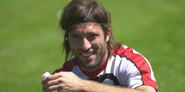 Por el centro Todos conocen la historia Del más pillo y la más bella