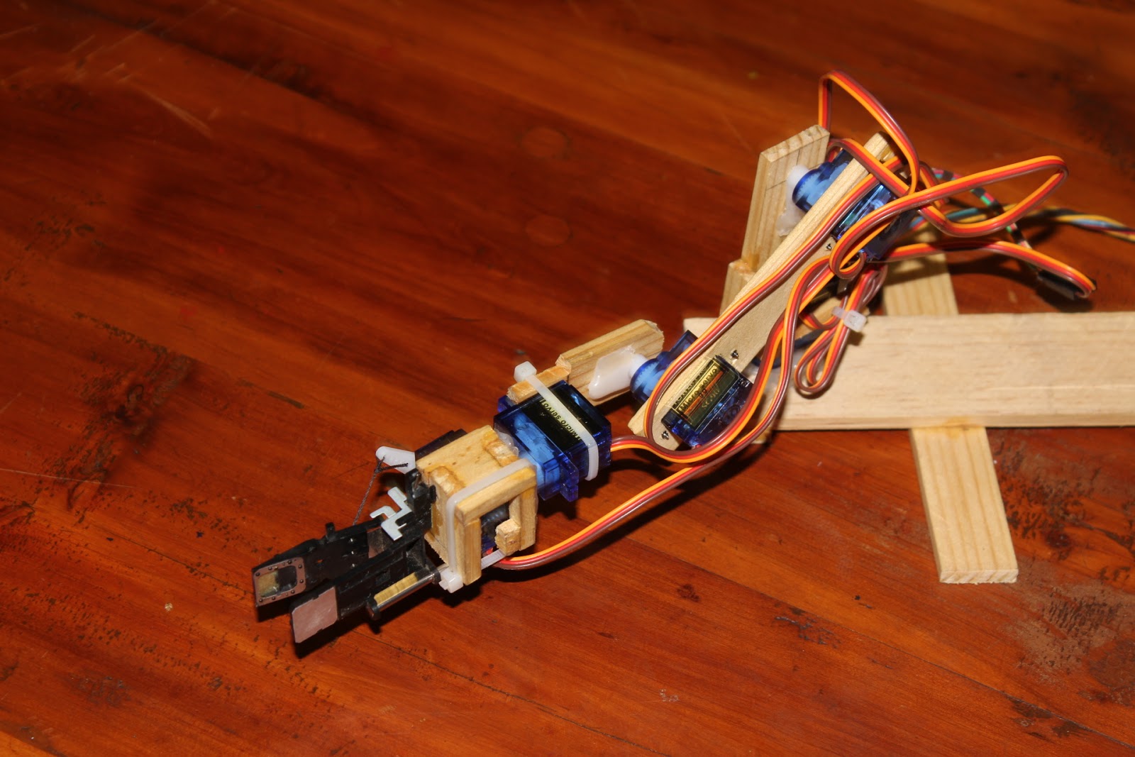 Micro Servo Robot PTP agosto 2016