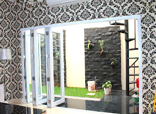 pintu lipat kaca frameless