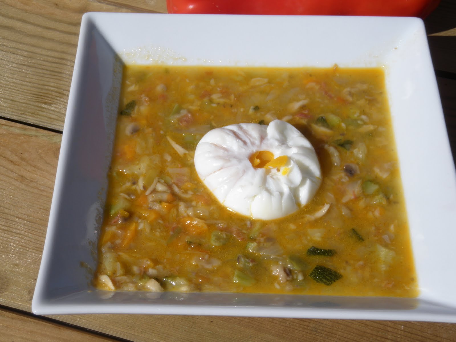 SOPA DE VERDURAS Y JAMÓN CON HUEVO POCHÉ El jardín de mis recetas