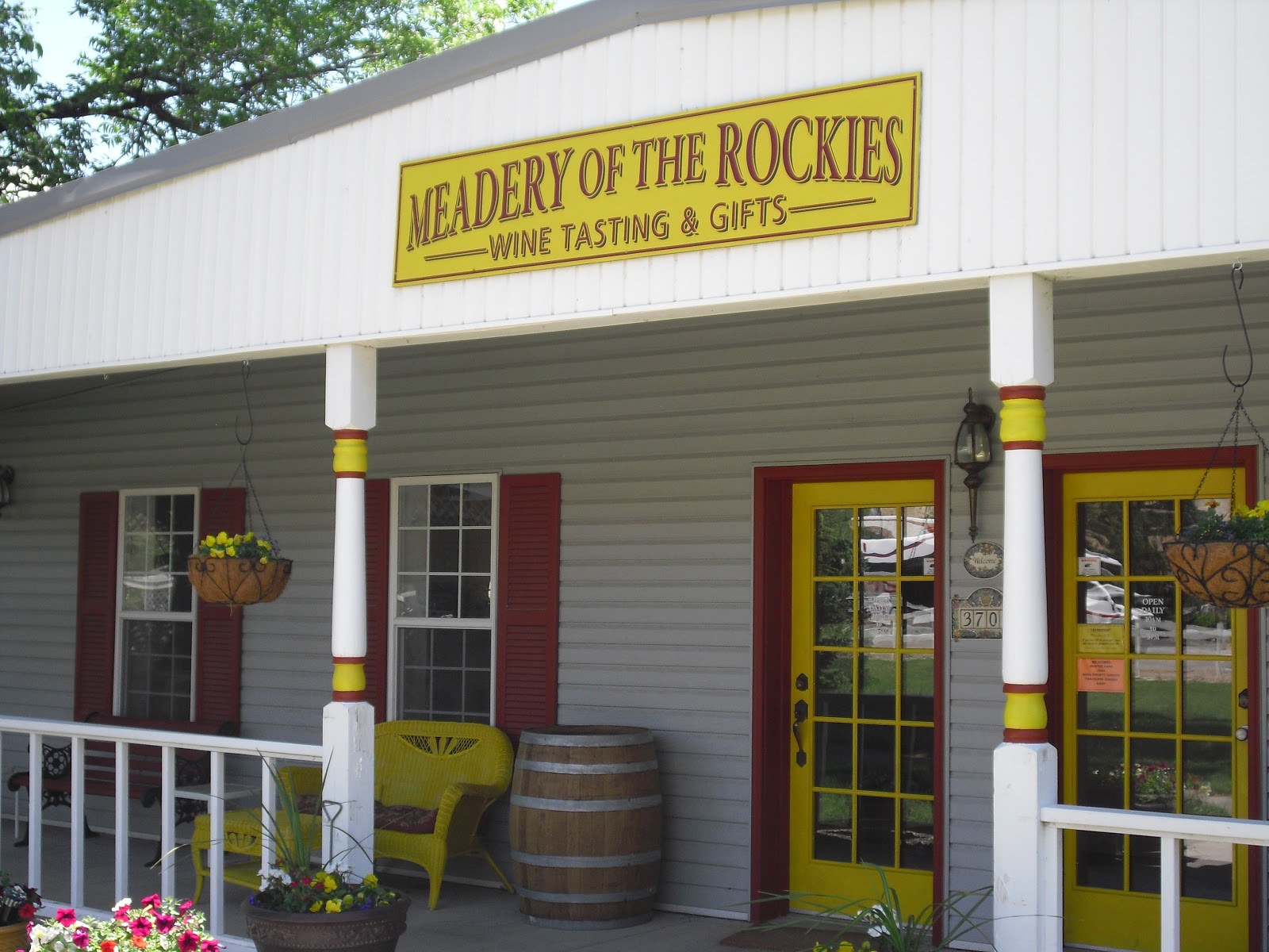 Stay on Route 6 Palisade, Grand Junction, Colorado; Route 6 Towns in Pictures