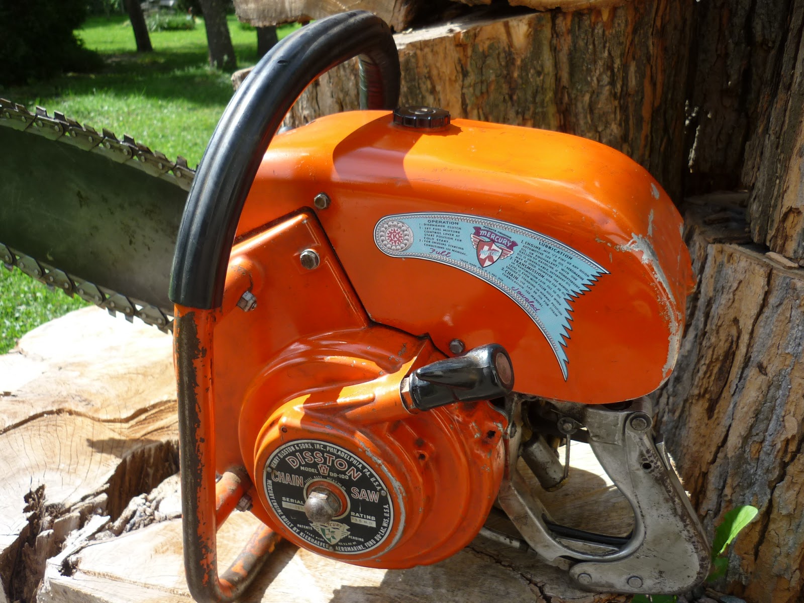 VINTAGE CHAINSAW COLLECTION MERCURY/DISSTON model DO 100.