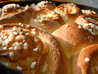 Brioche mit Joghurt und weißer Schokolade