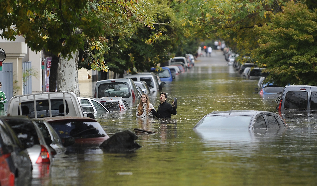 Gran tormenta e inundaciones en Buenos Aires. Las Mejores Fotografías