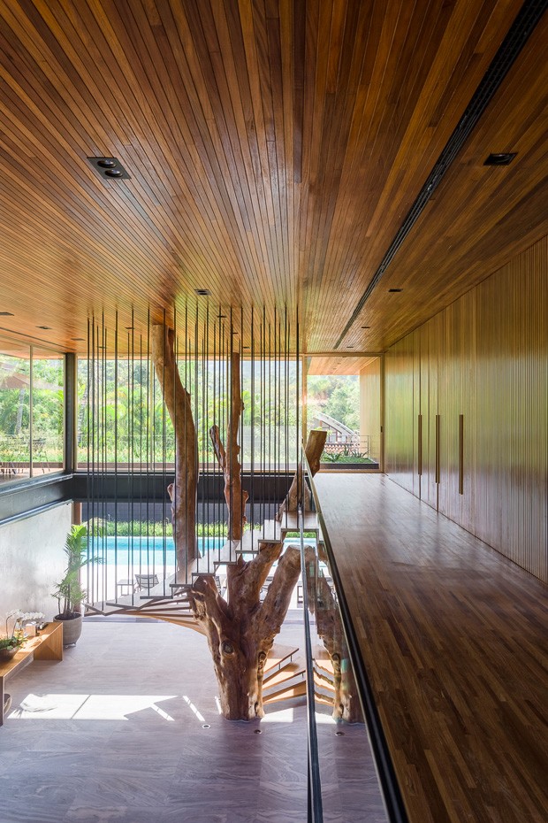 Beautiful Beach House Interior with Suspended Staircase: Most Beautiful