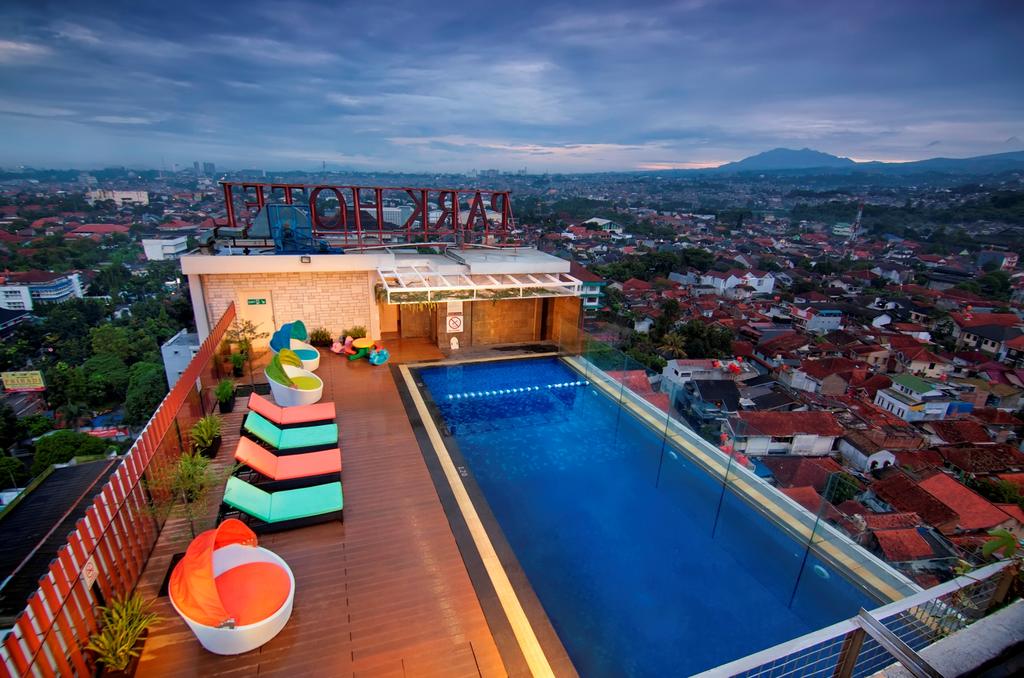8 Hotel  di Bandung  dengan Kolam  Renang  Rooftop PaperKampung