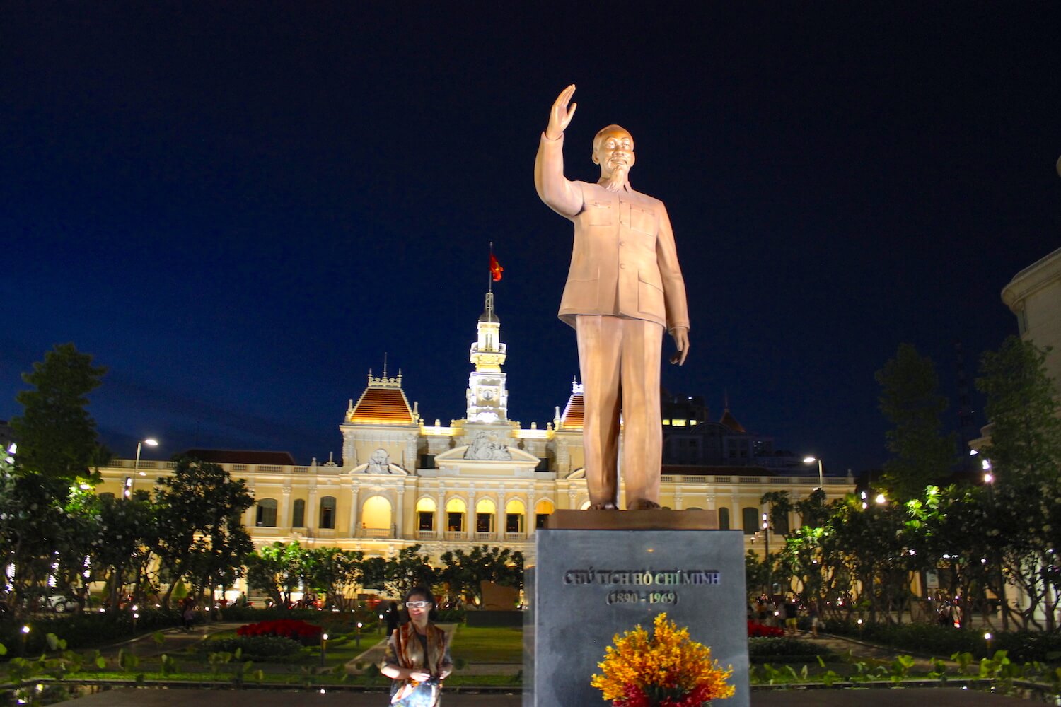 ho chi minh statue in saigon