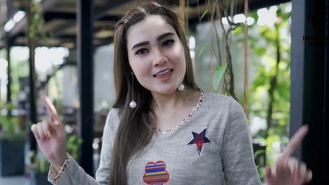 Lirik Lagu Hanya Kamu Yang Bisa Nella Kharisma Layarlirik