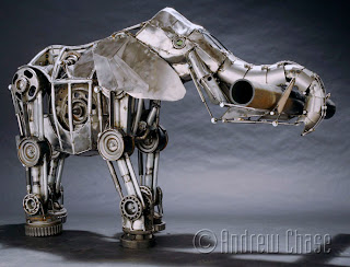 Escultura con metal reciclado de Andrew Chace.
