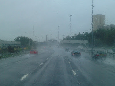 >Heavy Rain soaks Scotland creating difficult driving conditions