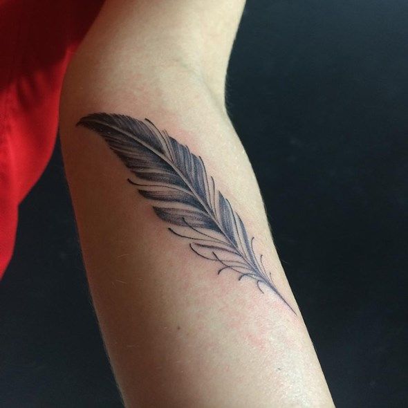 Tatuajes de plumas para mujer y su significado