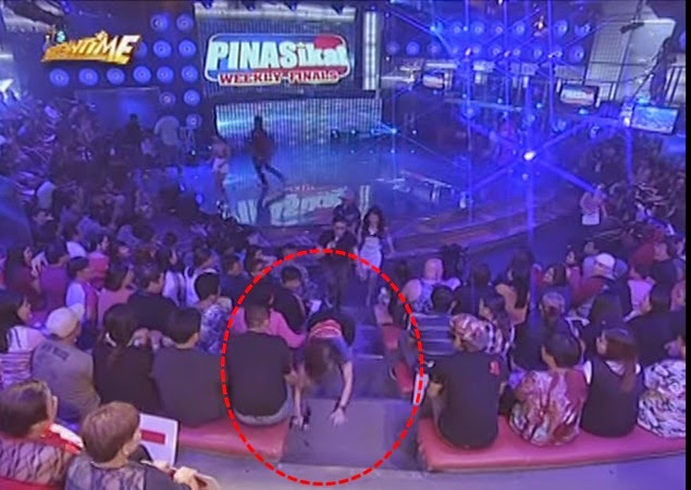 Anne Curtis stumbles on It's Showtime stairs