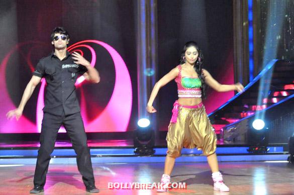 Karan Wahi Jhalak Dikhhla Jaa 5 - (4) - Salman & Katrina on the sets of 'Jhalak Dikhhla Jaa 5'
