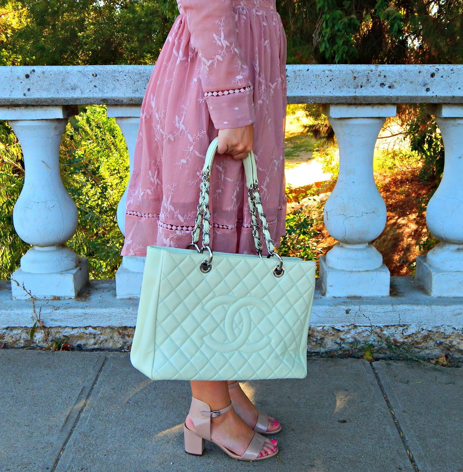 Trendlee Review: Pre-Owned Luxury Handbag - Lizzie in Lace
